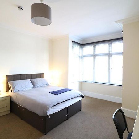 Right Stay Guildford Ngoại thất bức ảnh